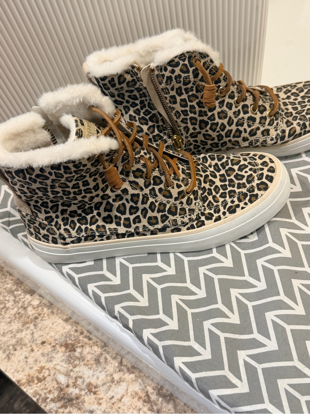 Sperry Leopard Print High-Top Sneakers with Cream Faux Fur - Picture 4 of 6